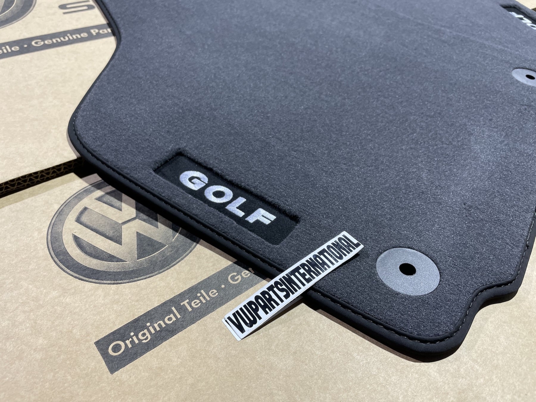 Volkswagen (Genuine OEM) Volkswagen OEM Carpet Footmats – Tailored Set (Part No. 3G8 061 512 82 V) 3G8 061 512 82 V